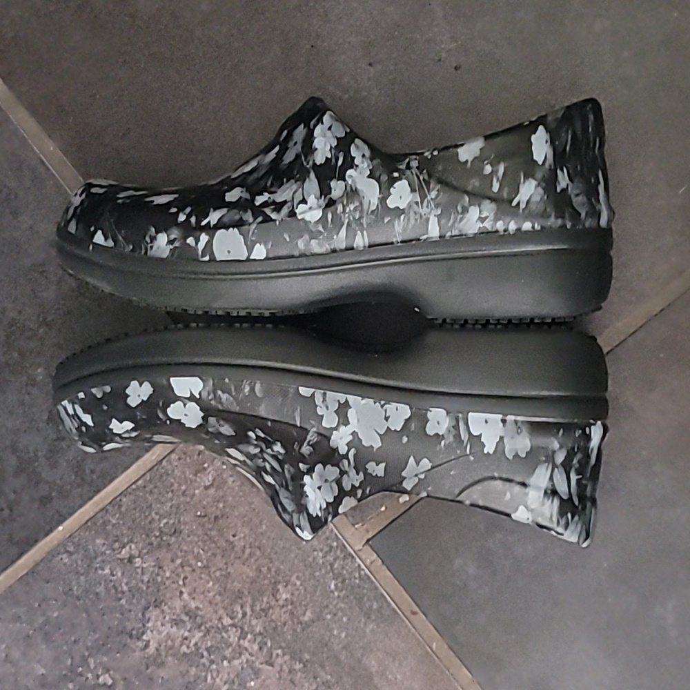 Crocs Women's -Neria Pro II Graphic Clog Floral Size 9 Women - Picture 4 of 7